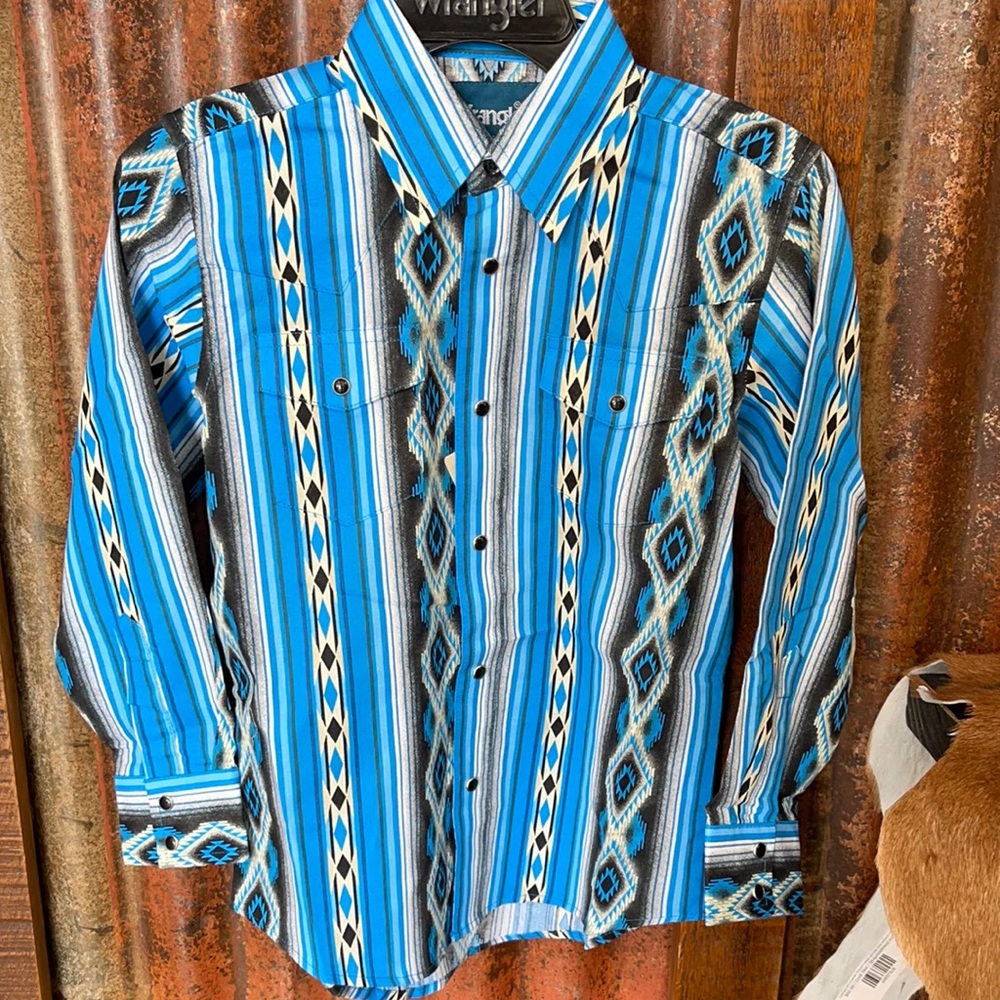 Wrangler Men's Vibrant Blue and Black Patterned Shirt